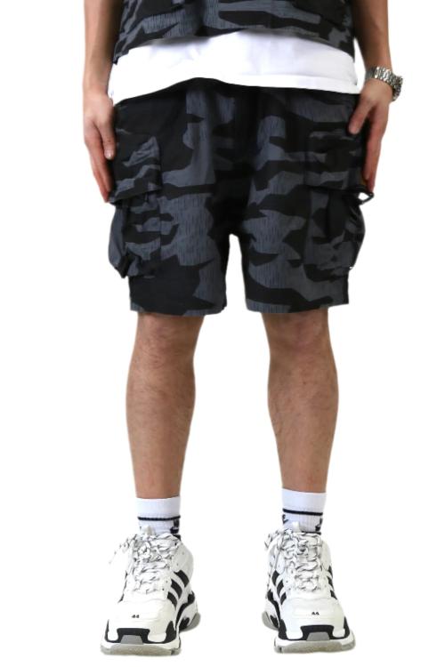 NOIR Fine Ripstop Twill Wide bottom opening short pants.